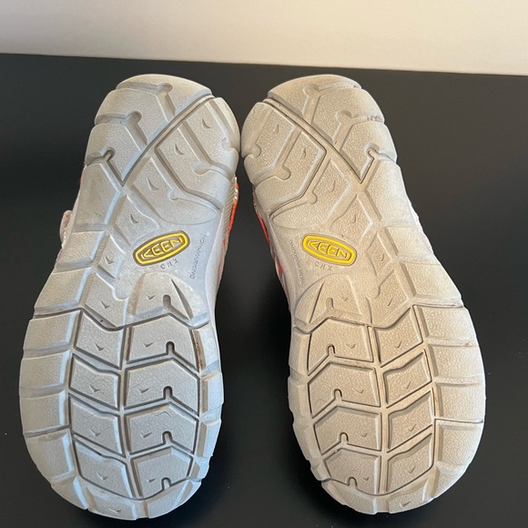 Perfect condition Kids Keens! - Picture 4 of 5